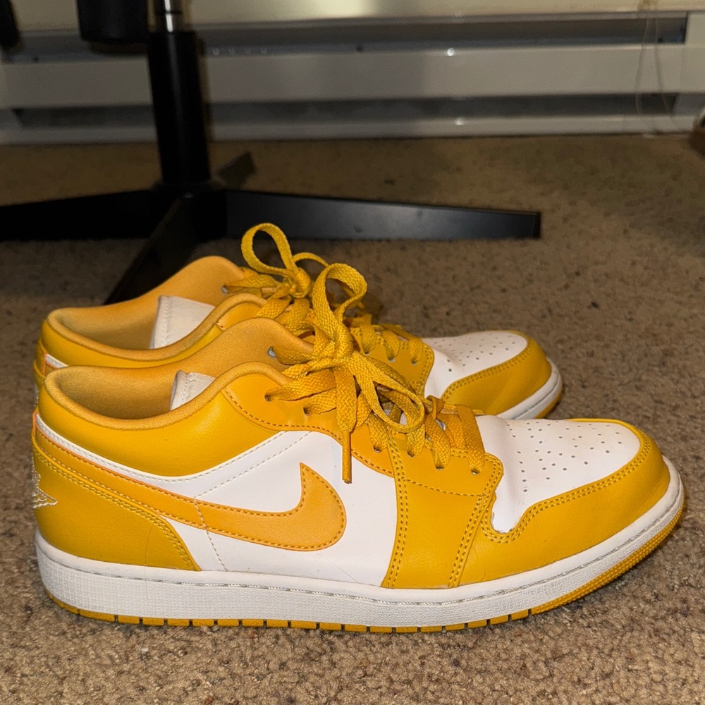 Jordan 1 Low- Pollen